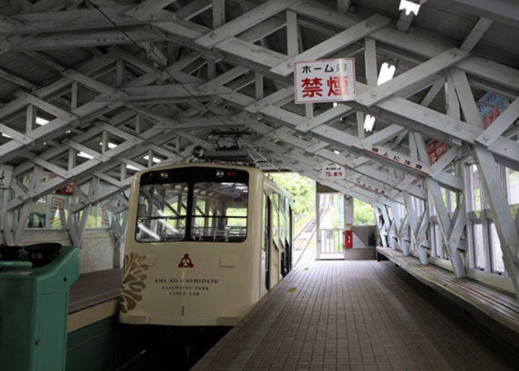 ▲It was a cute, retro-style cable car. The station building also had a really nice style.
