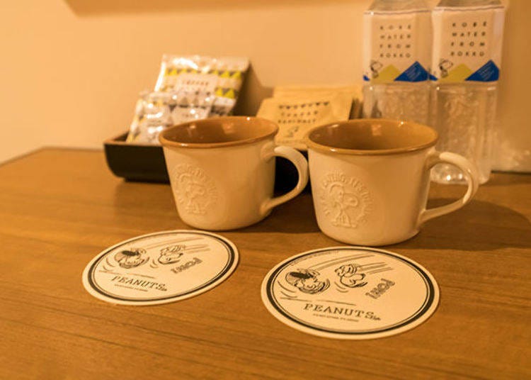 ▲The cups and coasters in all the rooms have illustrations drawn on them.