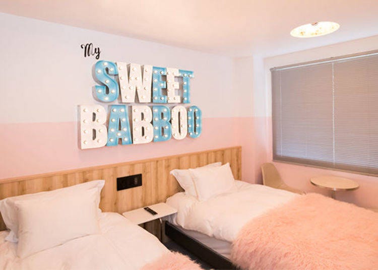▲以查理布朗和其妹莎莉布朗的故事為主題設計的「Room62」，牆上是故事中出現的詞句「My sweet babbooo」