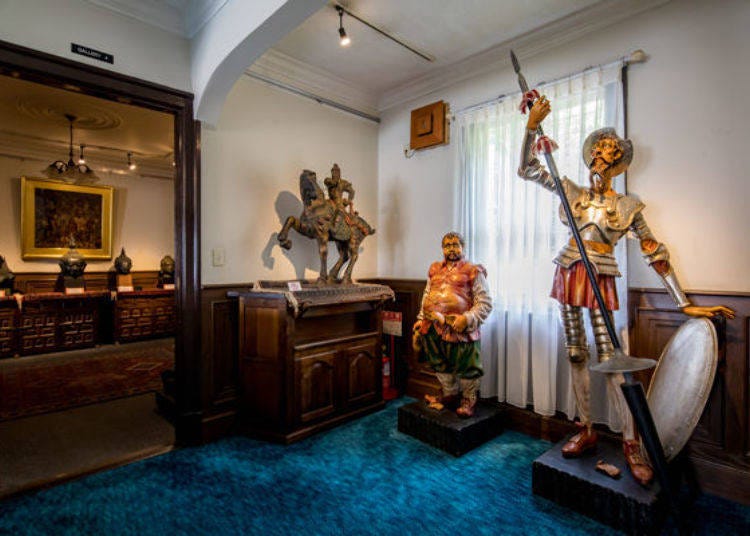 ▲ There are also statues of Don Quijote and Sancho Panza in the hallway.