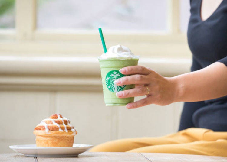 ▲Cinnamon roll (left: 290 yen tax excluded) and matcha cream Frappuccino® (right: 470 yen tax excluded)