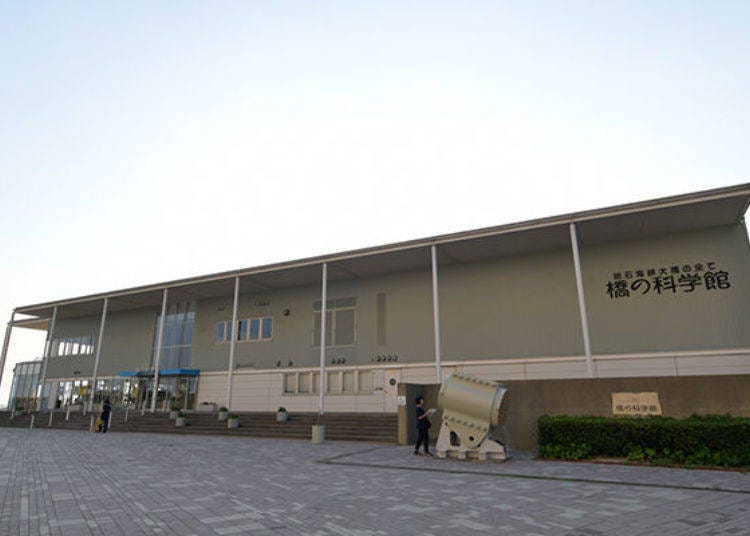 ▲The meeting place is the Bridge Exhibition Center which stands at the base of the Akashi-Kaikyo Bridge. It is about 5 minutes on foot from JR Maiko Station, Sanyo Electric Railway Maiko Park Station, and the Maiko Express Bus stop.