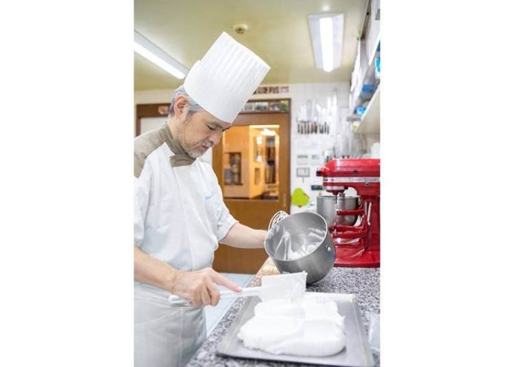 ▲Mr. Hayashi is widely regarded as a meringue magician