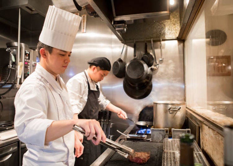 ▲ Chef Kentaro Takahara in the foreground