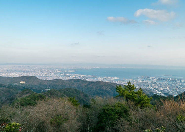 ▲View from the higher observation deck of the sprawling cities of Kobe and Osaka below