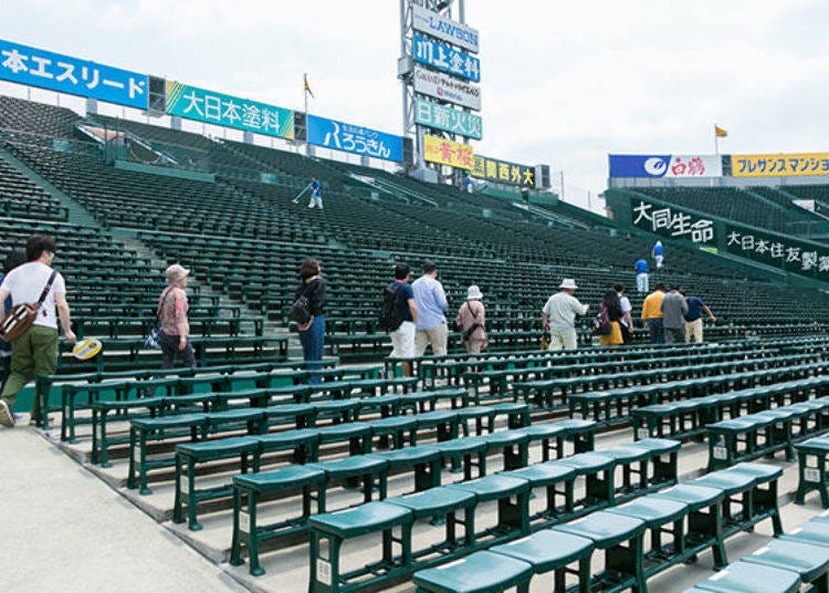 ▲Alumni of the school whose team is playing fill these seats to cheer on their team during high school tournaments.