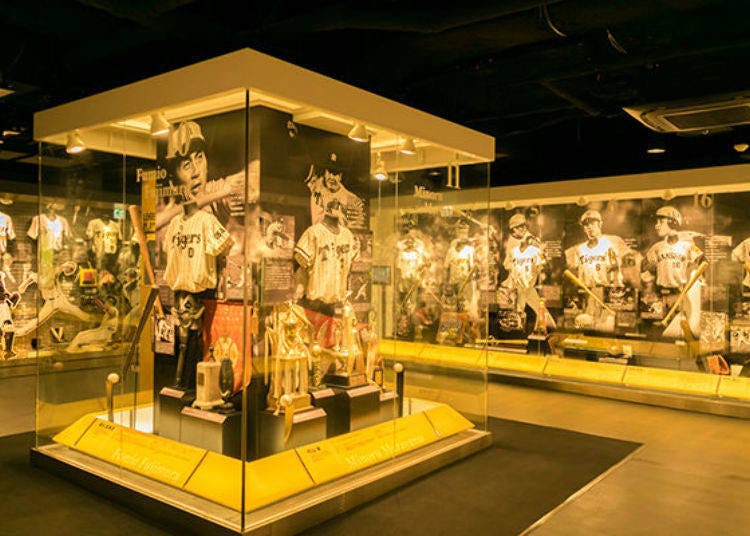 ▲Many valuable items such as the uniforms, bats, and panels of those who played for the Hanshin Tigers are displayed.