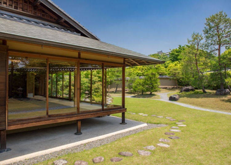 ▲ The Sojuan tea ceremony room The tea ceremony room is built in the classical Sukiya style and beyond it is the spacious Tea Garden with its stepping stones and lanterns