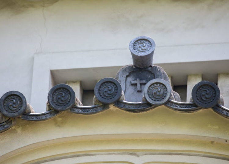 ▲「にの門〈Ninomon〉」所留存下來的十字紋瓦