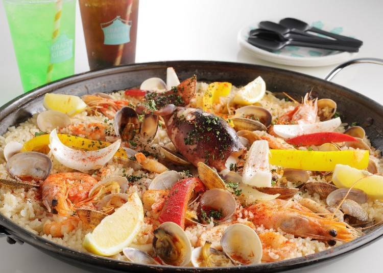 ▲Delicious paella, featuring fresh seafood, such as prawns and squid. Bursting with seafood flavor!