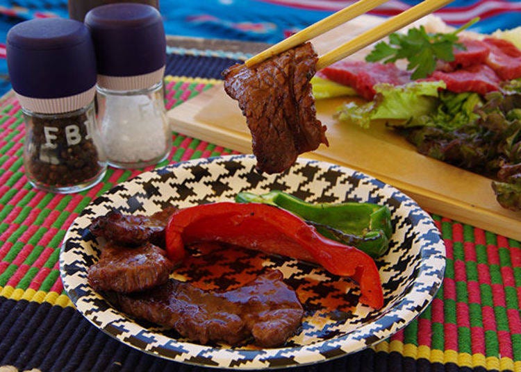 ▲Mmmm! Delicious! Nothing can beat the flavor of charcoal grilled beef!