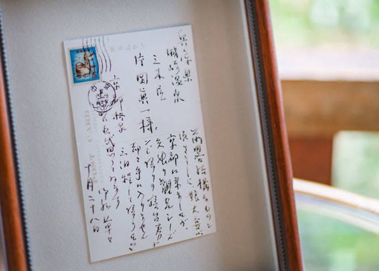 ▲The room is adorned with some of Shiga’s handwritten letters to the ryokan proprietor