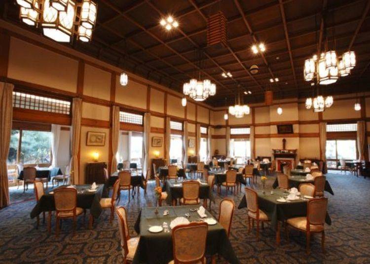 ▲ The resplendent main dining room Mikasa
