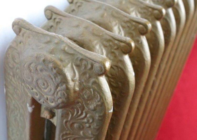 ▲1914年作為大正天皇即位紀念設置、一路持續使用到2017年的華美雕刻水蒸暖氣機。