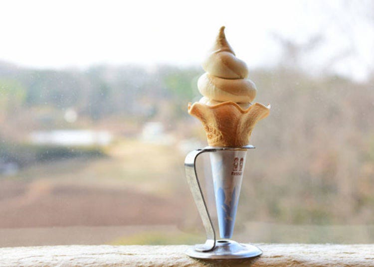 ▲照片中造型圓滾滾的可愛霜淇淋為綜合卡士達及焦糖的「布丁霜淇淋」。布丁口味380日圓，卡士達、焦糖各350日圓（皆為未含稅）。