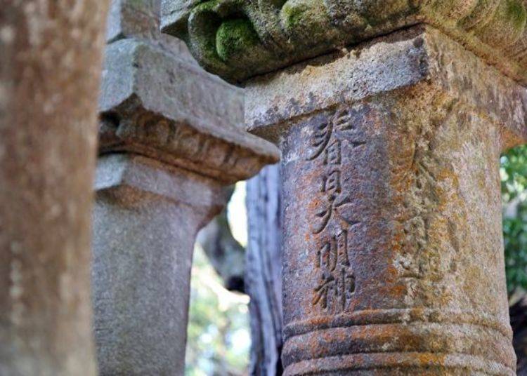 ▲Stone lanterns with Kasuga Daimyojin inscribed on it. Where could it be?