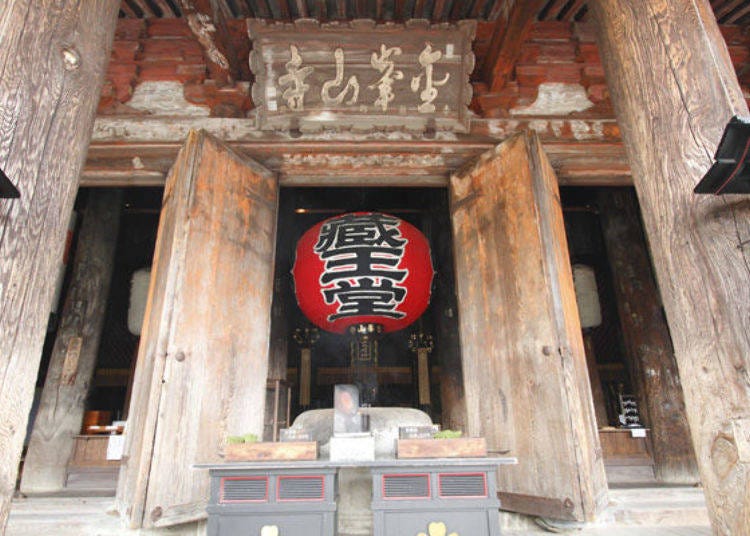 ▲‘자오도’(蔵王堂, 자오곤겐을 모시는 불당) 기둥 등은 자연목을 그대로 사용