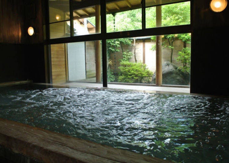 ▲There is an indoor and outdoor bath. Our skin became very smooth after the bath (Photo provided by Tenkawa Village)