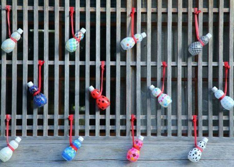 ▲PET bottles in the shape of gourds filled with Gorogoro Mizu are sold for 350 yen (tax not included).