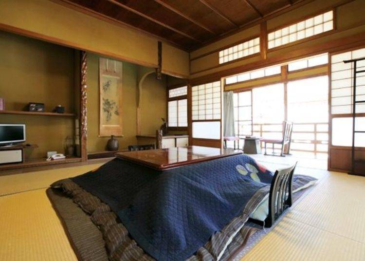 ▲The Omote-no-Ma guest room on the second floor costs 13,600 yen (including tax and service; the 100 yen bath tax is separate) for one night and two days with meals included.