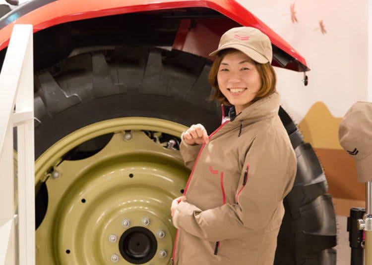 ▲You can also try-on the Premium Agri Wear (Premium Agriculture Wear) by Yanmar, which makes farming fashionable!