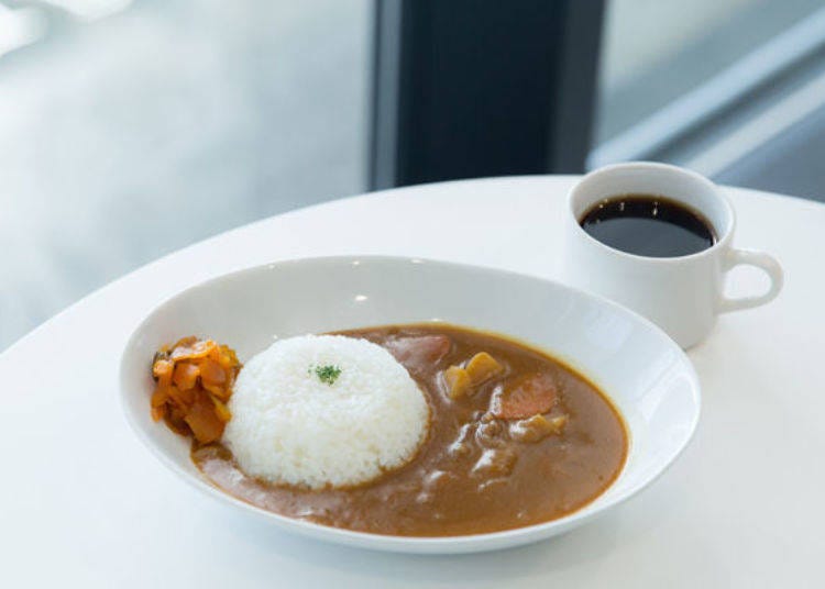 ▲Chunky veggies in the Yanmar Museum curry (750 yen with a mini drink, tax included)