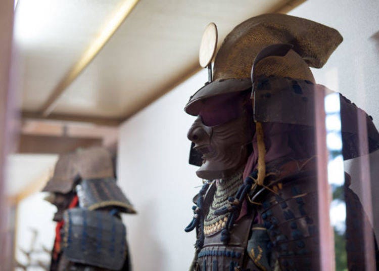 ▲Displays in the exhibition room of the castle tower (armor)