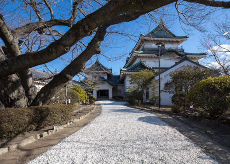 ▲大天守へと続く、小天守前のアプローチ