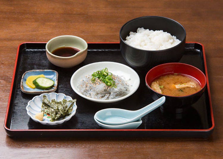 ▲Nama shirasu-don with miso soup (1,100 yen tax included)