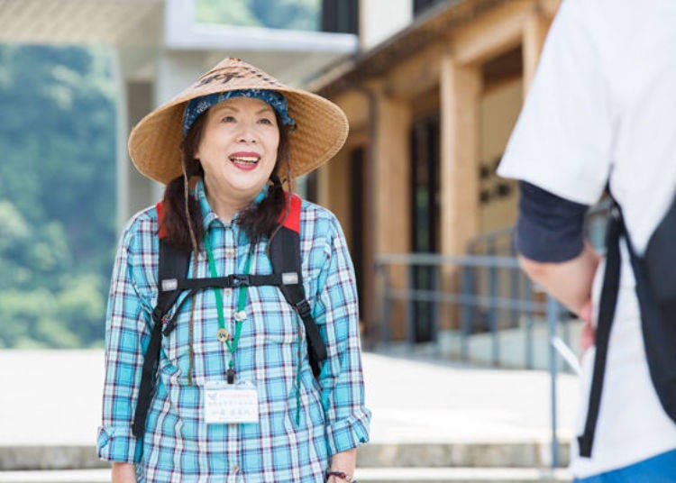 ▲ This is Ms. Emiyo Kato, a member of the Kumano Hongu Storytellers Association