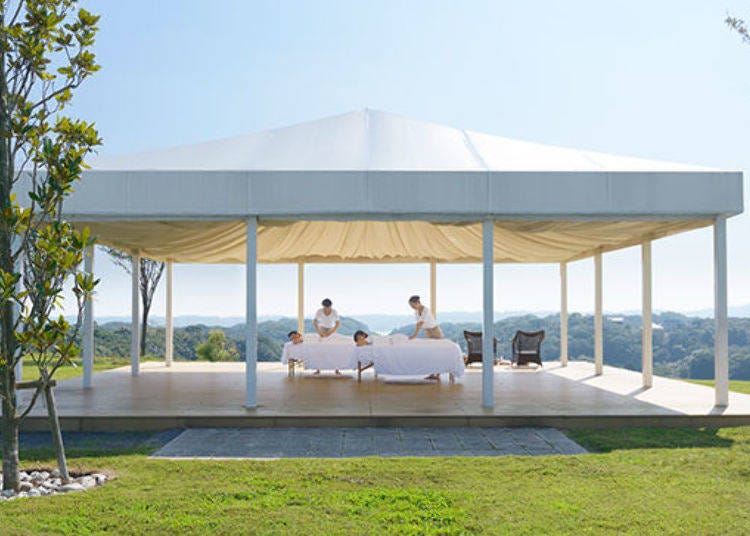 ▲You can also get a body treatment in the clean fresh air on the yoga terrace of Tefutefu Hill.
