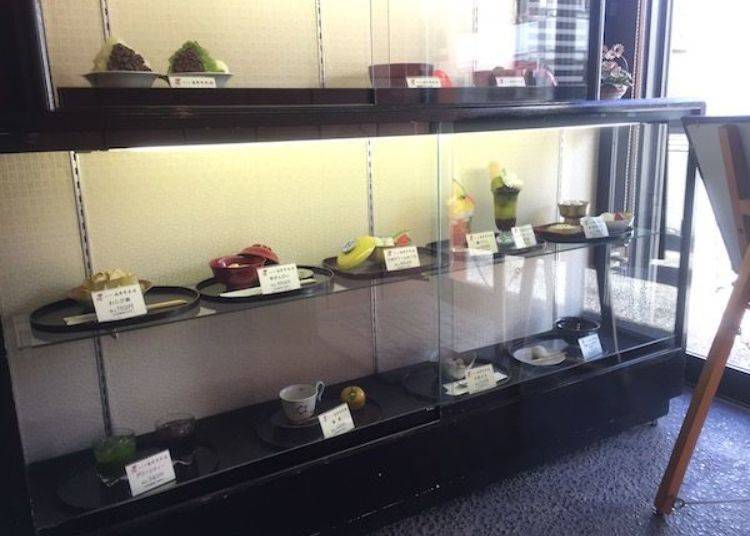▲差點又要被其它東西給吸引，但今天想吃紅豆年糕湯所以立刻點了餐