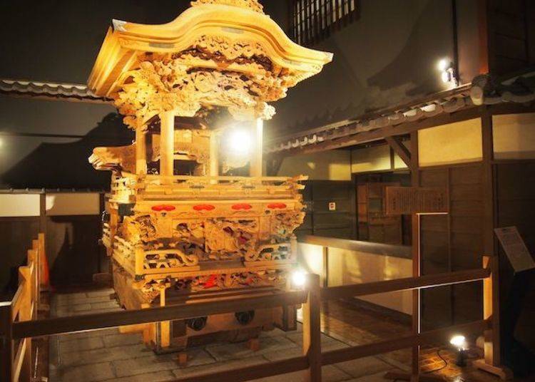▲You can see an old danjiri float from Gokenyamamachi made during the Bunka-Bunsei period, as well as a reproduction of townhouses from the Kishu Kaido in the Edo period.