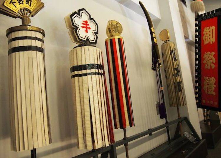 ▲There is a display of danjiri decorations and adornments, as well as the happi coats worn by the different communities, and the paper lanterns and standards.