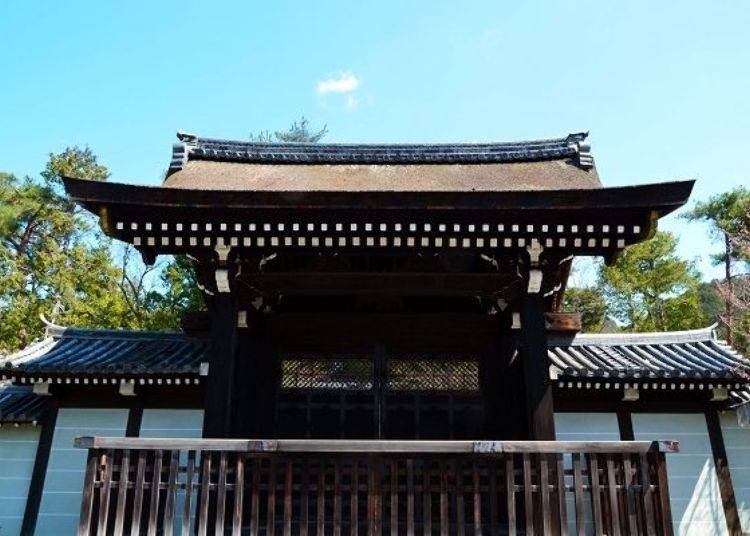 ▲Chokushimon, the Imperial Envoy Gate, is designated an important cultural property