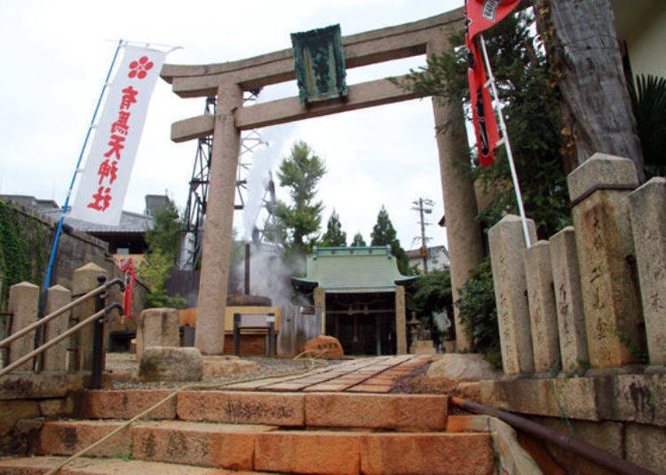 ▲ The stone Torii Gate of Tenjin Shrine