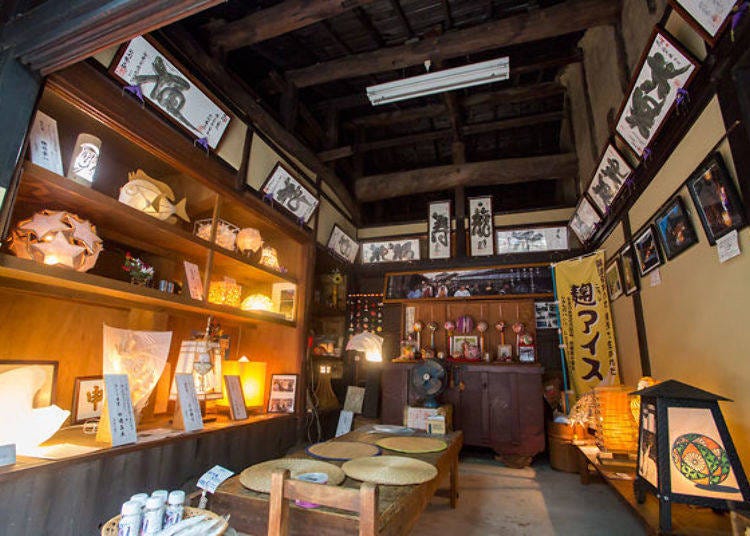 ▲Andon Museum (Paper Lantern Museum) features items from the Yuasa Paper Lantern Exhibition, held every spring (Opening hours: 8:00AM - 6:00PM; Closed for occasional holidays. Admission free)