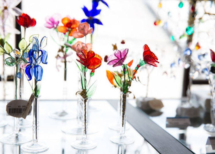 ▲Glass flowers from the Czech Republic (prices begin at 864 yen per flower, including tax)