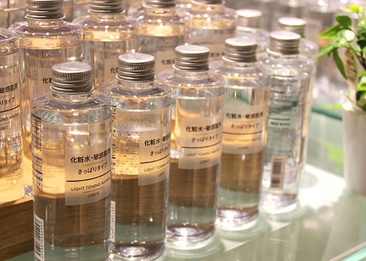 化妝水依膚質提供多種產品供選購，照片中為「敏感肌化妝水（清爽型）」580日圓（含稅）。