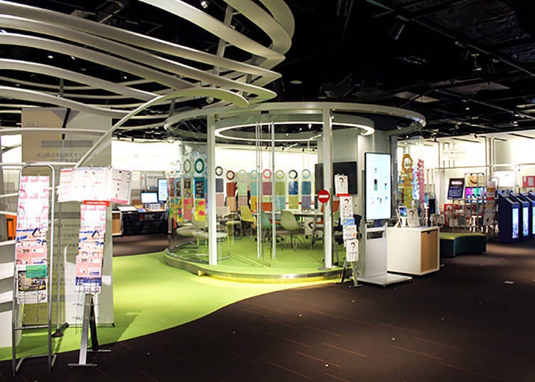 展示區分為2樓和3樓，各有多個展示館。