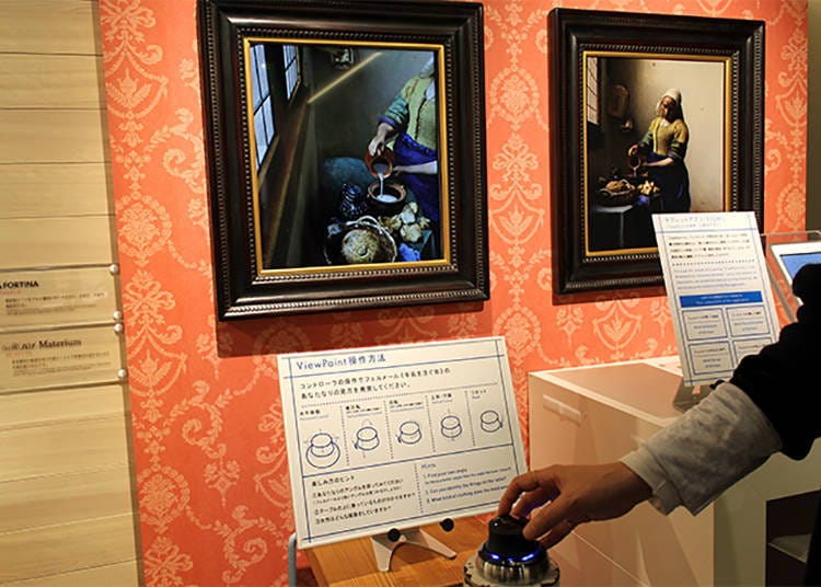 藉由操作遙控桿得以用不同角度觀賞名畫「ViewPaint 梅維爾《倒牛奶的女僕》」製作・著作：凸版印刷株式會社 ／ 監修：小林賴子（目白大學教授） ／ Original photo data (Het melkmeisje [The Milkmaid] by Johannes Vermeer)：©Rijksmuseum Amsterdam. Purchased with the support of the Vereniging Rembrandt.