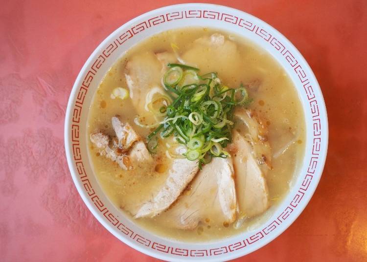 What do most tourists like to order? This chashu ramen, filled with chashu! (1000 yen, tax included)