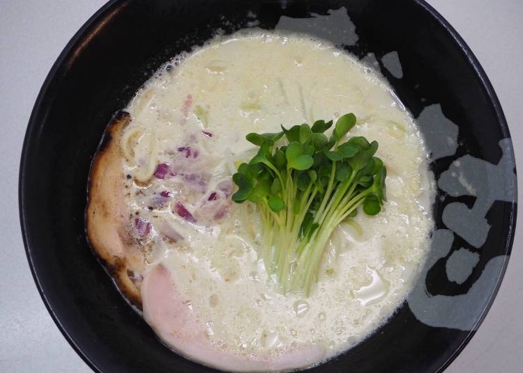 店家的門面料理「雞白湯」750日圓（含稅）