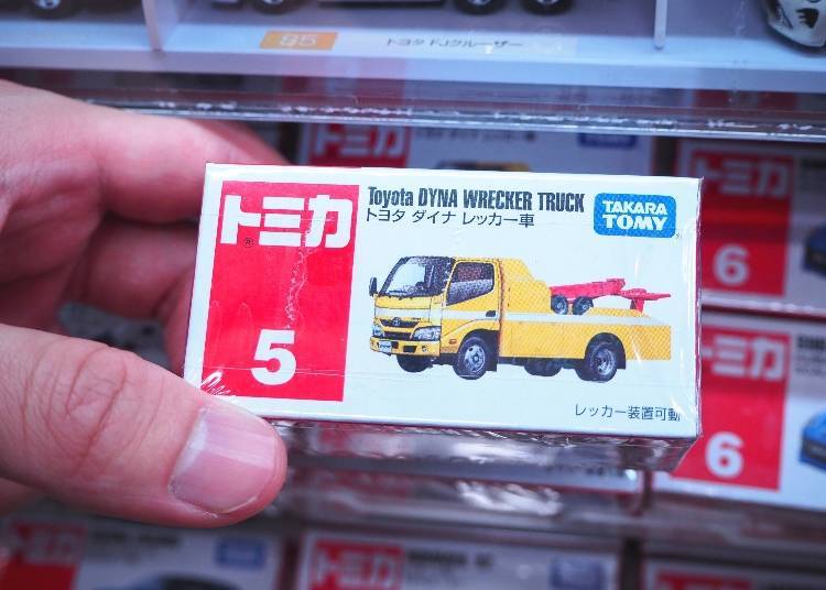 “Tomica Toyota Dyna Wrecker Truck” (420 yen plus tax)