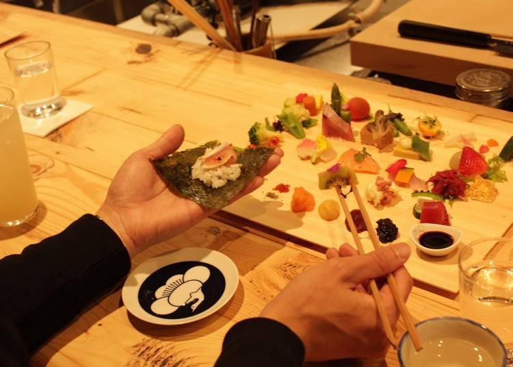以新鮮魚類和嚴選蔬菜為食材的手捲壽司套餐2,700日圓（含稅）