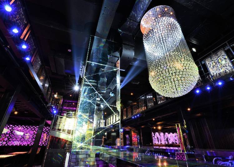 The Open, Liberating Main Floor