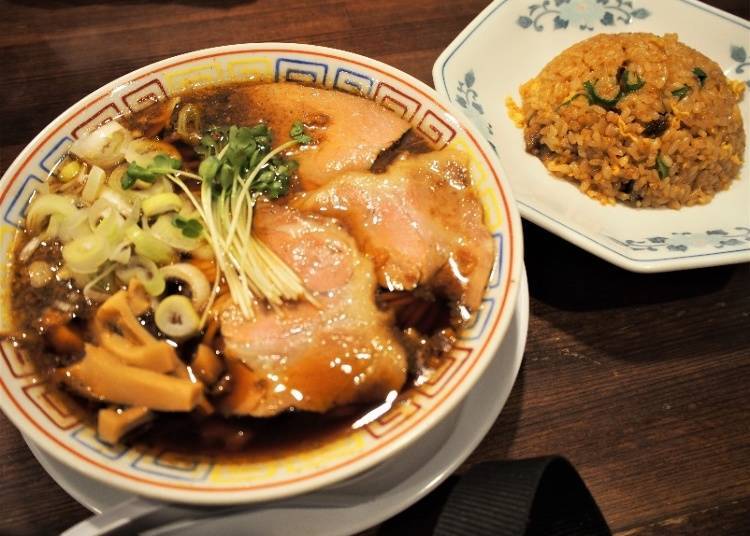 Mackerel noodles (soy sauce) + half fried rice (950, tax included)