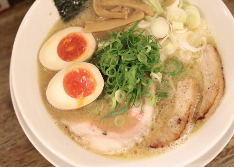 Tori nikomi ramen (750 yen, tax included)