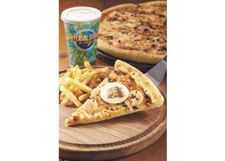 Pirate Minion Pizza Set, 1,200 yen (tax included) Image provided by Universal Studios Japan