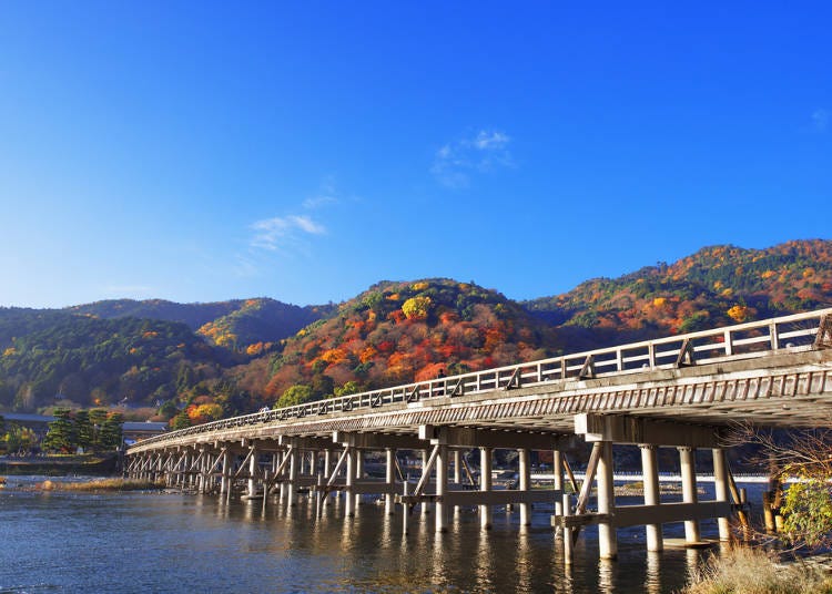 京都秋天賞楓景點①遇見滿山遍野的楓紅和河川交織的絕景「嵐山」